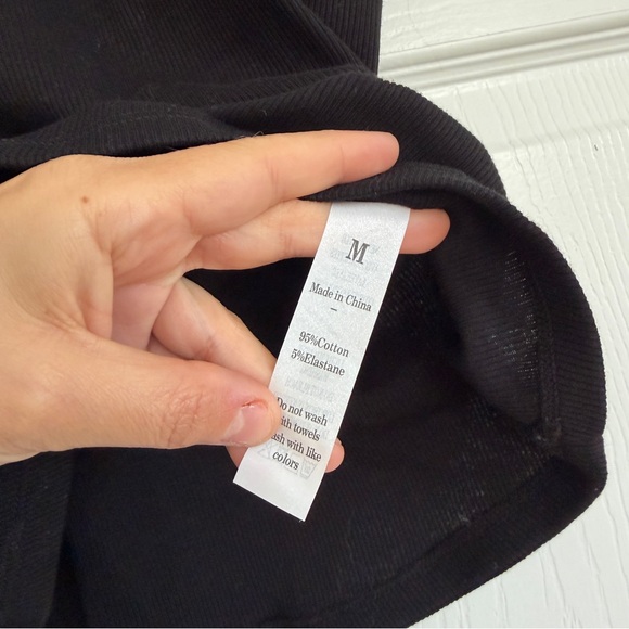 Black tank with built in bra M - Picture 2 of 2